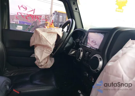 2015 Jeep Wrangler Unlimited Sahara z USA, uszkodzony, nr VIN 1C4BJWEG6FL717573